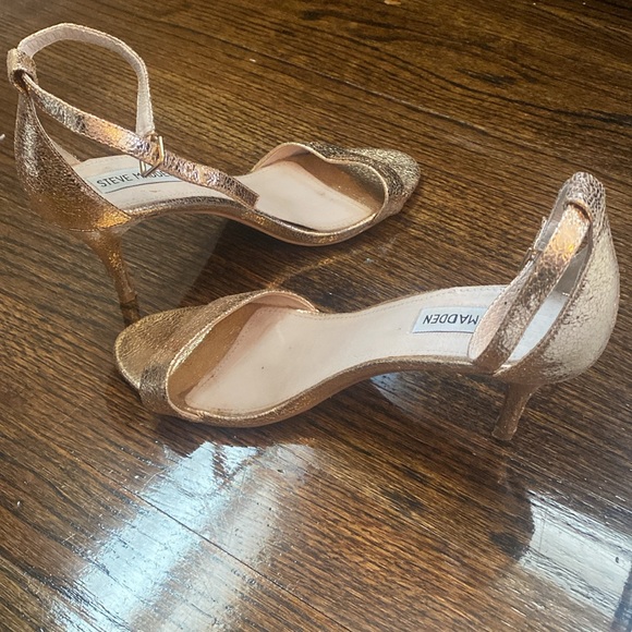 Steve Madden Rose gold metallic strappy sandals, size 8 - Picture 4 of 4